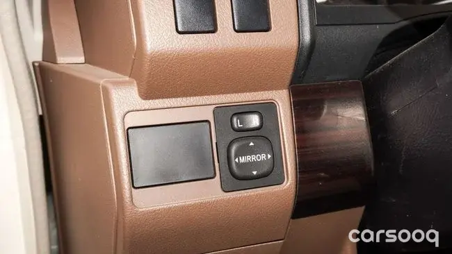 تويوتا لاند كروزر LC76 مصندق فئة LX موديل 2026 محرك 4.0L V6 مانيوال - أبيض/تان - Photo 9