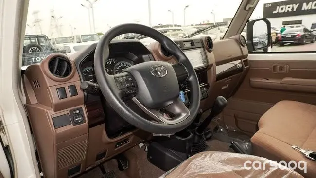 تويوتا لاند كروزر LC76 مصندق فئة LX موديل 2026 محرك 4.0L V6 مانيوال - أبيض/تان - Photo 10