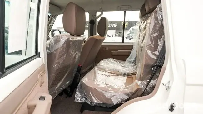 تويوتا لاند كروزر LC76 مصندق فئة LX موديل 2026 محرك 4.0L V6 مانيوال - أبيض/تان - Photo 12