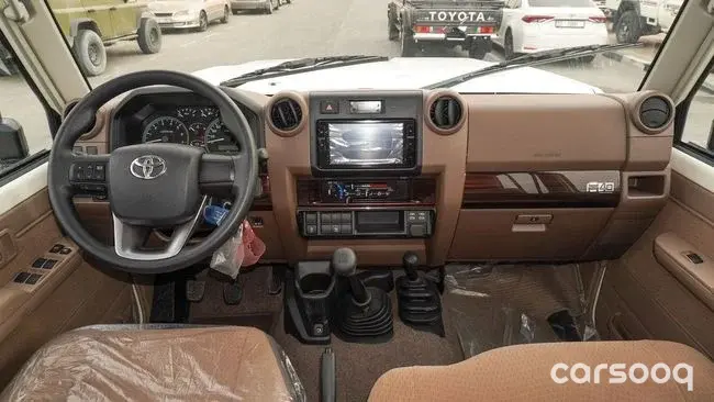 تويوتا لاند كروزر LC76 مصندق فئة LX موديل 2026 محرك 4.0L V6 مانيوال - أبيض/تان - Photo 13