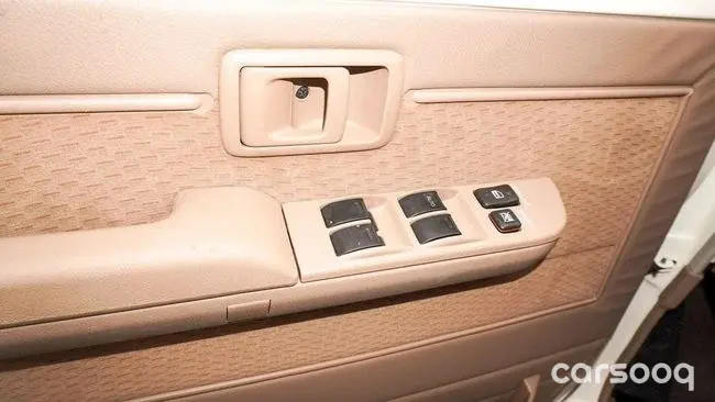 تويوتا لاند كروزر LC76 مصندق فئة LX موديل 2026 محرك 4.0L V6 مانيوال - أبيض/تان - Photo 16