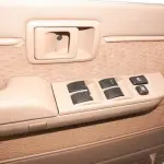 تويوتا لاند كروزر LC76 مصندق فئة LX موديل 2026 محرك 4.0L V6 مانيوال - أبيض/تان - Thumbnail 16