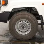 تويوتا لاند كروزر LC76 مصندق فئة LX موديل 2026 محرك 4.0L V6 مانيوال - أبيض/تان - Thumbnail 17