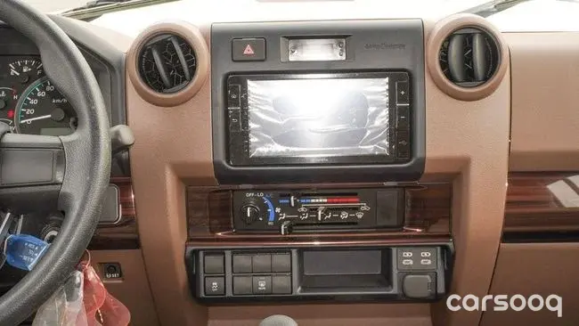 تويوتا لاند كروزر LC76 مصندق فئة LX موديل 2026 محرك 4.0L V6 مانيوال - أبيض/تان - Photo 18