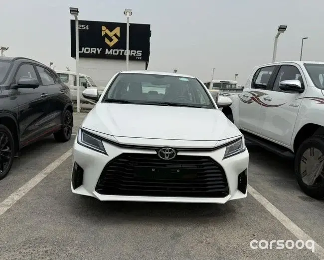 Toyota Yaris E 1.5L 2026 Model - GCC Specs - White/Black - Photo 1