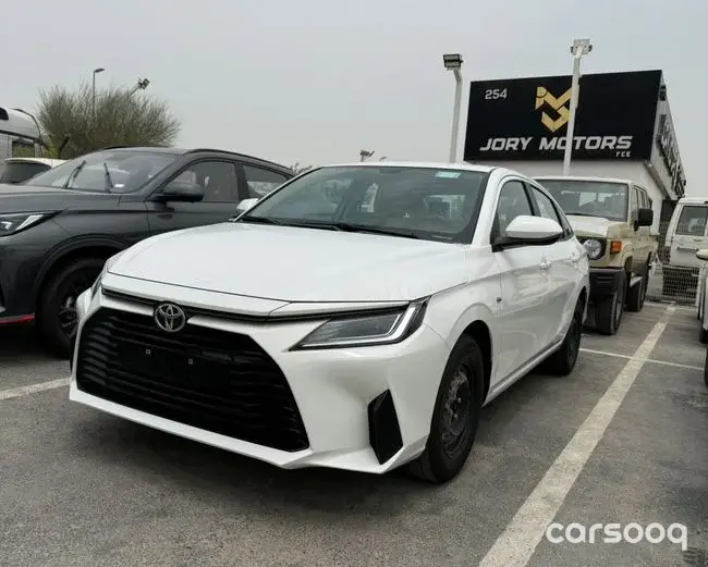 Toyota Yaris E 1.5L 2026 Model - GCC Specs - White/Black - Photo 3
