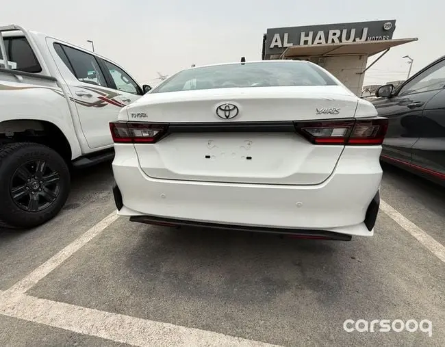 Toyota Yaris E 1.5L 2026 Model - GCC Specs - White/Black - Photo 5