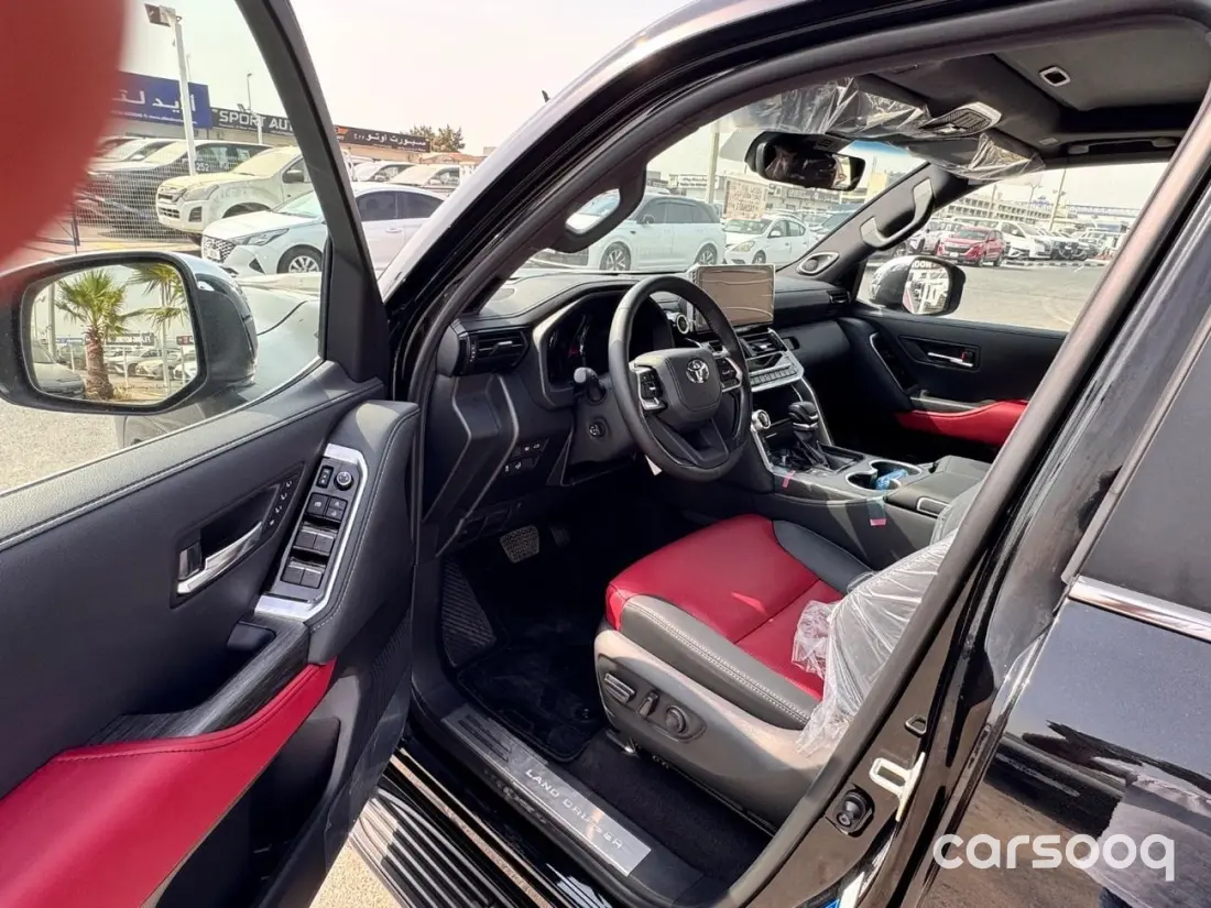 Toyota Land Cruiser VXR 2026 Model 3.5L GCC Specs - Black/Red - Photo 9