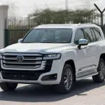 Toyota Land Cruiser VXR HEV 2026 Model 3.5L - GCC Specs - White/Beige For Export in Dubai - Thumbnail 1