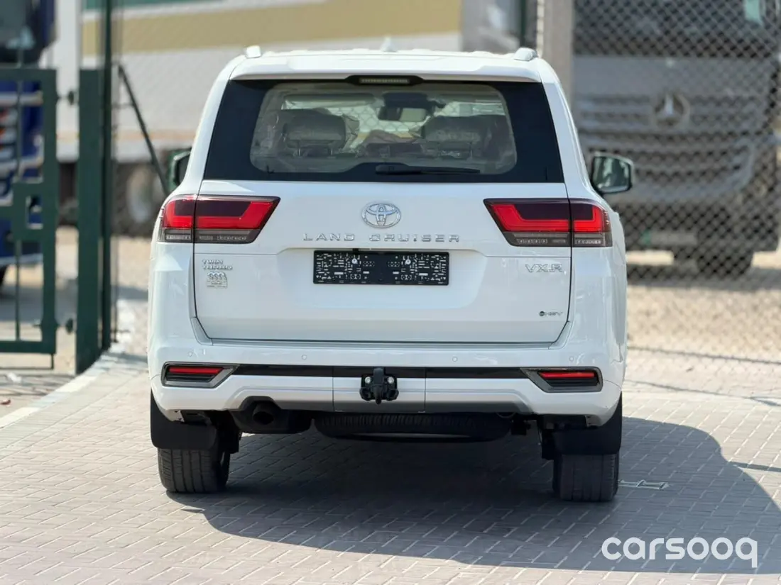 Toyota Land Cruiser VXR HEV 2026 Model 3.5L - GCC Specs - White/Beige For Export in Dubai - Photo 3