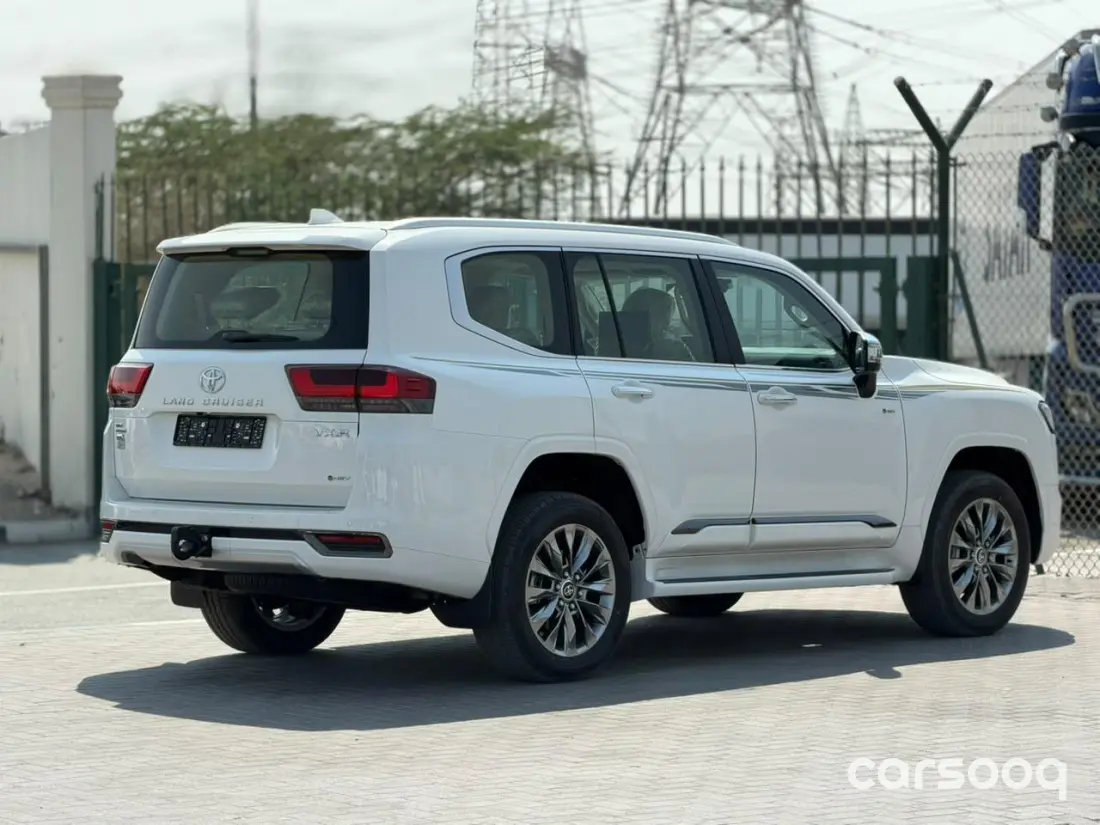 Toyota Land Cruiser VXR HEV 2026 Model 3.5L - GCC Specs - White/Beige For Export in Dubai - Photo 4