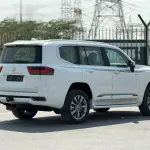 Toyota Land Cruiser VXR HEV 2026 Model 3.5L - GCC Specs - White/Beige For Export in Dubai - Thumbnail 4