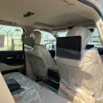 Toyota Land Cruiser VXR HEV 2026 Model 3.5L - GCC Specs - White/Beige For Export in Dubai - Thumbnail 10