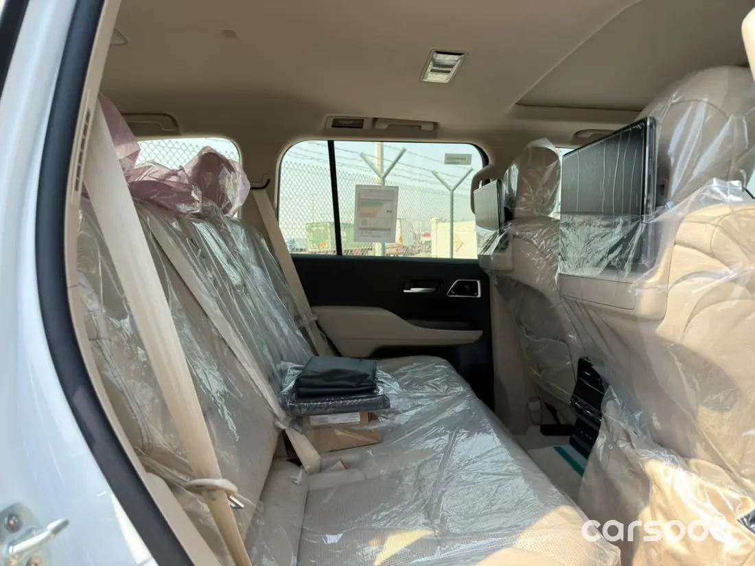 Toyota Land Cruiser VXR HEV 2026 Model 3.5L - GCC Specs - White/Beige For Export in Dubai - Photo 17