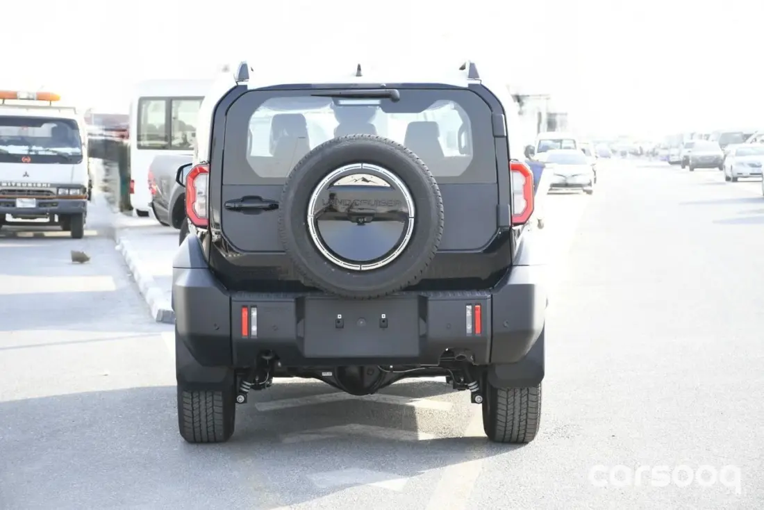 2027 Toyota FJ Cruiser 2.7L - GCC Specs - Black/Black - Photo 3