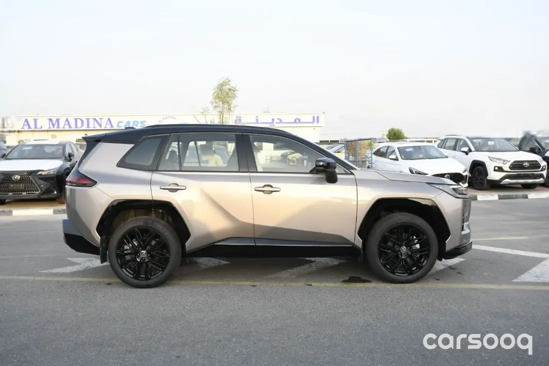 Toyota RAV4 XSE 2.5L Hybrid 2025 - GCC Specs - Grey/Black - Photo 4