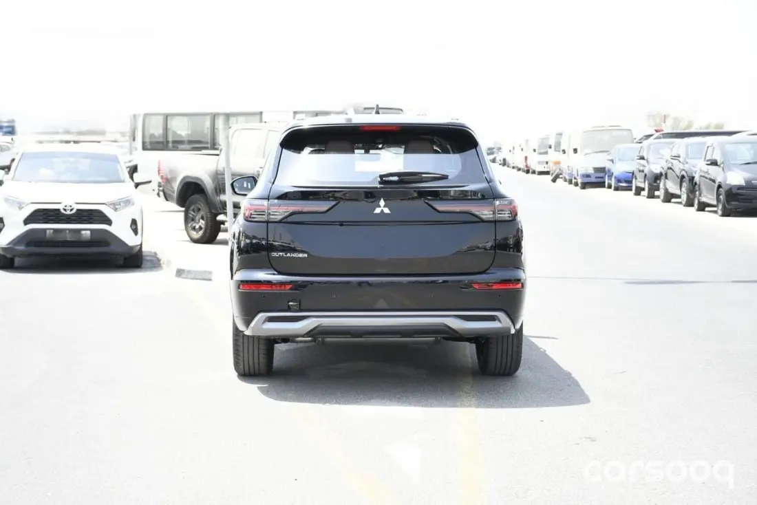 Mitsubishi Outlander P-Line 2.5L 2026 - GCC Specs - Black/Brown - Photo 3