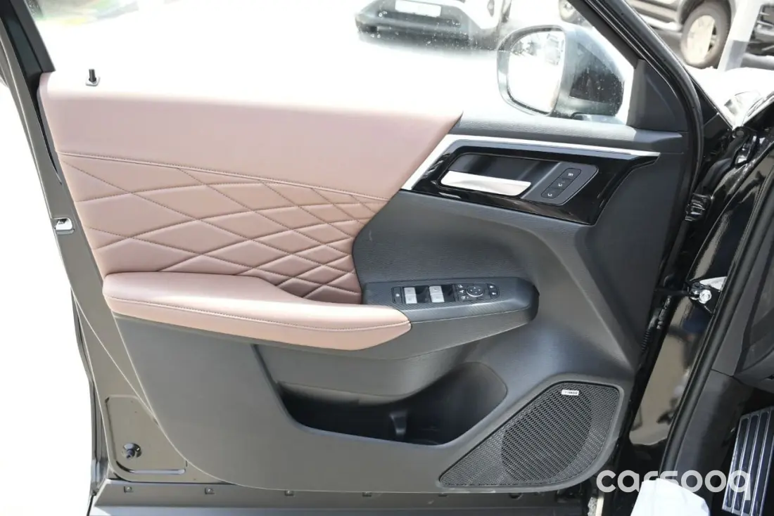 Mitsubishi Outlander P-Line 2.5L 2026 - GCC Specs - Black/Brown - Photo 5