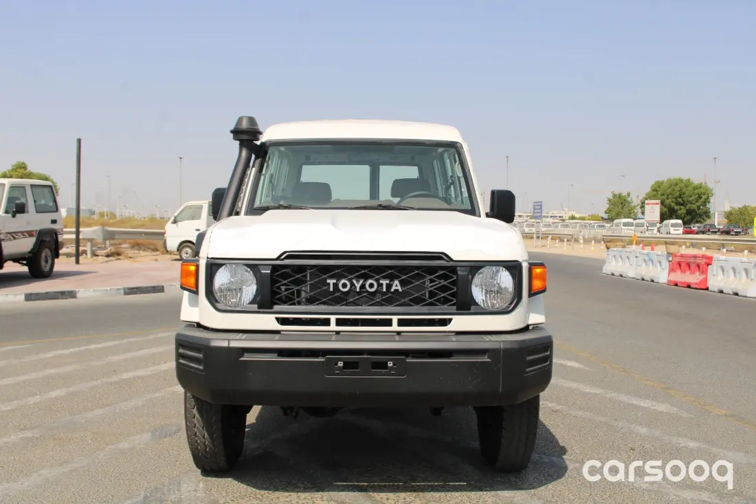 تويوتا لاند كروزر LC78 محرك 2.8L توربو ديزل موديل 2026 - مواصفات خليجية - أبيض/بيج - Photo 2
