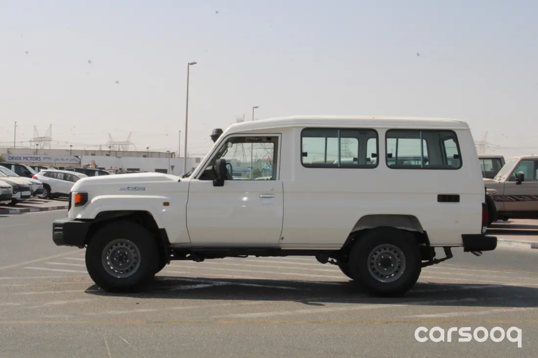 تويوتا لاند كروزر LC78 محرك 2.8L توربو ديزل موديل 2026 - مواصفات خليجية - أبيض/بيج - Photo 3
