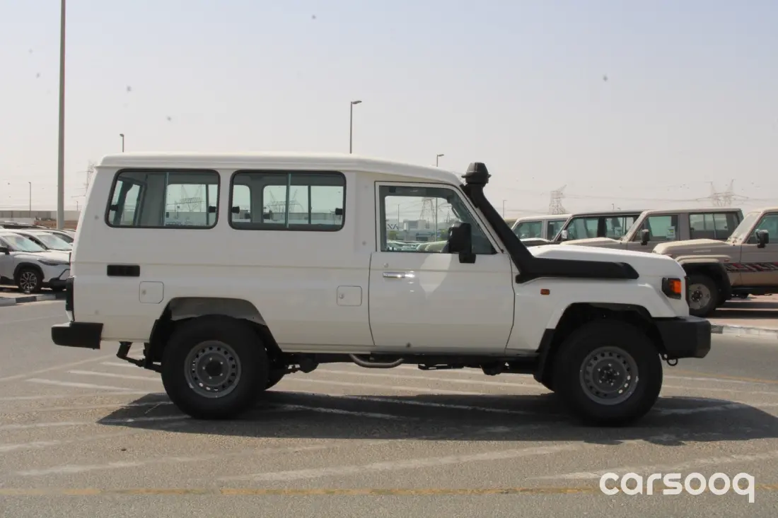 تويوتا لاند كروزر LC78 محرك 2.8L توربو ديزل موديل 2026 - مواصفات خليجية - أبيض/بيج - Photo 5