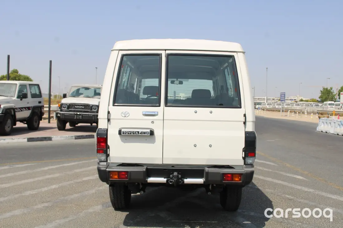 تويوتا لاند كروزر LC78 محرك 2.8L توربو ديزل موديل 2026 - مواصفات خليجية - أبيض/بيج - Photo 6