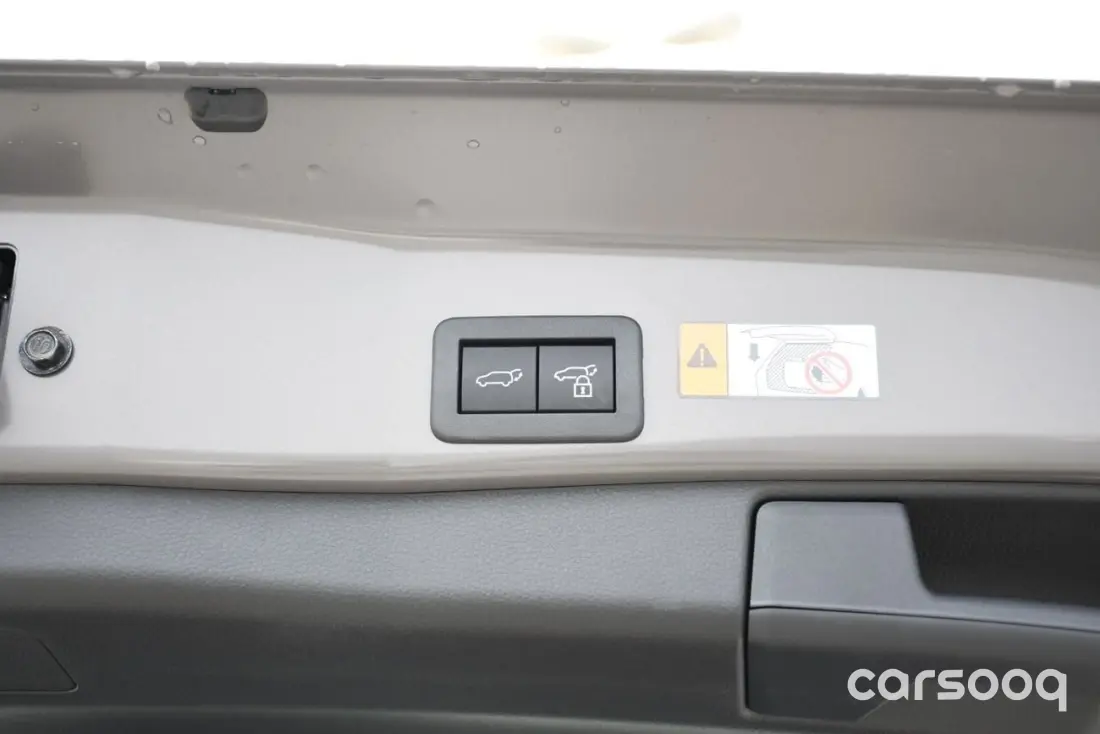 Toyota RAV4 Limited 2.5L Hybrid 2026 Model - GCC Specs - Silver/Beige - Photo 11