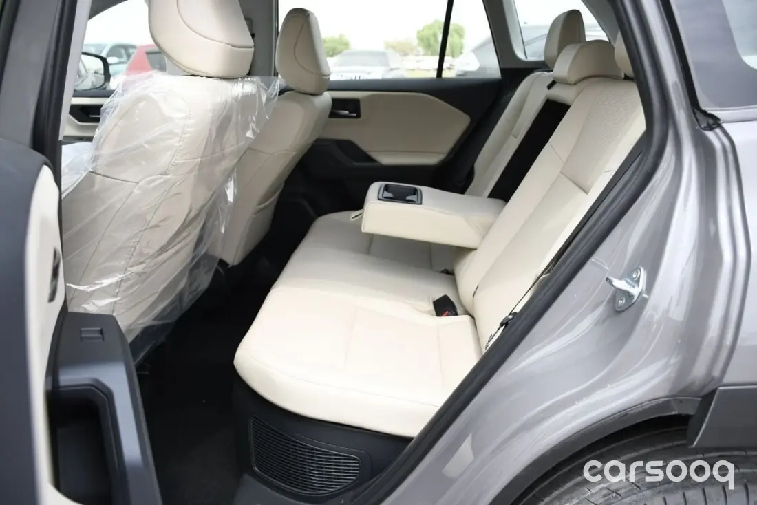 Toyota RAV4 Limited 2.5L Hybrid 2026 Model - GCC Specs - Silver/Beige - Photo 21