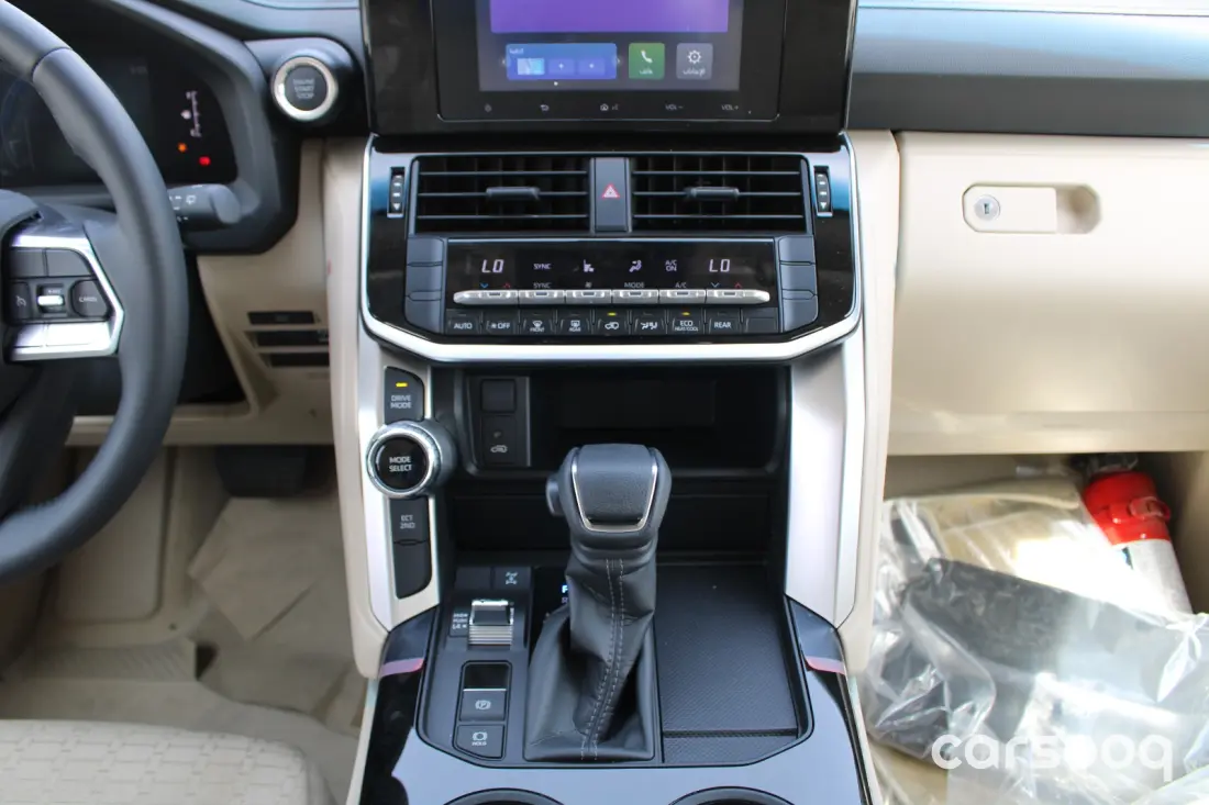 Toyota Land Cruiser 300 GXR-G 3.5L 2025 Model - GCC Specs - White/Beige - Photo 12