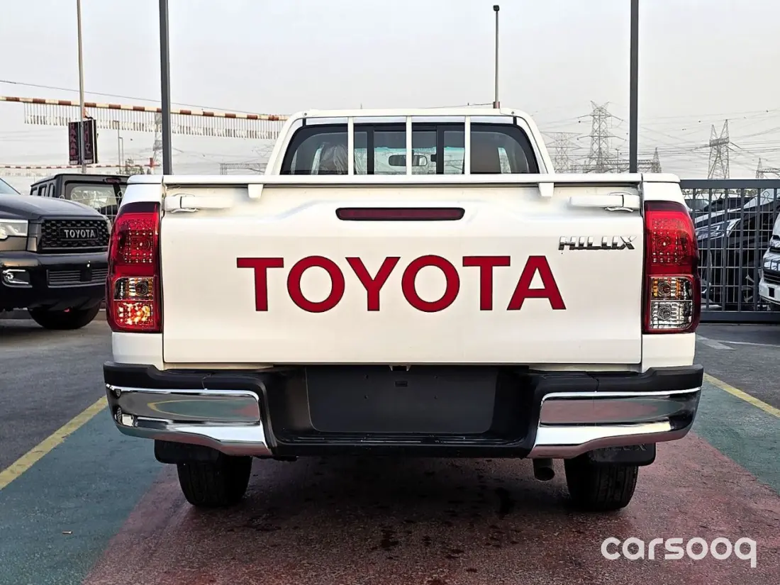 Toyota Hilux Single Cab 2.4L Turbo Diesel 2026 - GCC Specs - White/Black - Photo 4