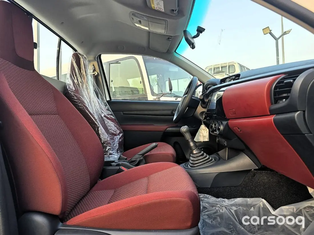 Toyota Hilux Single Cab 2.4L Turbo Diesel 2026 - GCC Specs - White/Black - Photo 16