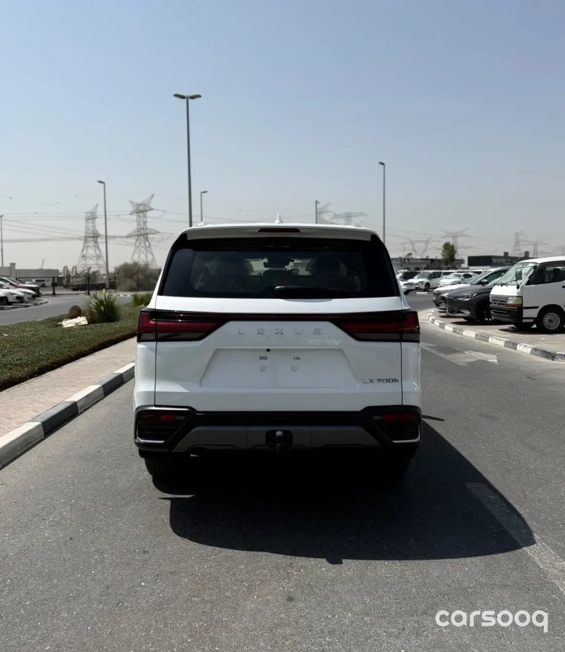 Lexus LX700h Signature 3.5L Hybrid 2026 - GCC Specs - White/Black - Photo 4