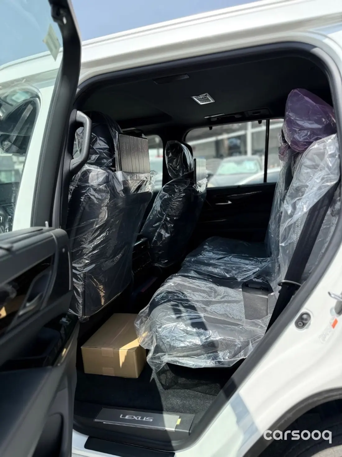 Lexus LX700h Signature 3.5L Hybrid 2026 - GCC Specs - White/Black - Photo 12