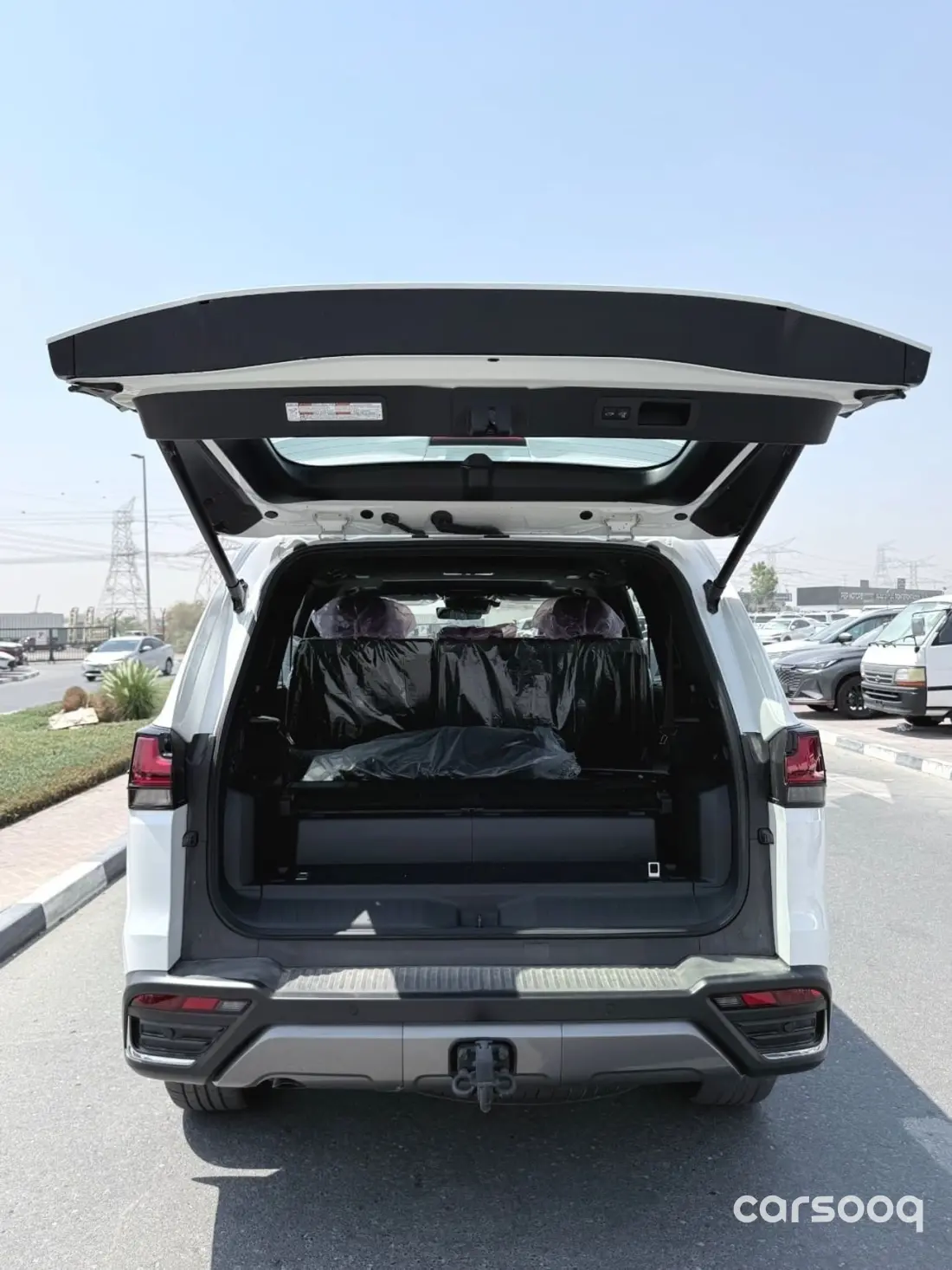 Lexus LX700h Signature 3.5L Hybrid 2026 - GCC Specs - White/Black - Photo 17