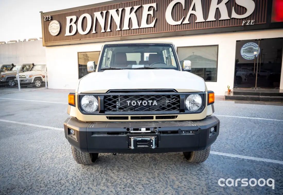 تويوتا لاند كروزر LC71 هارد طوب محرك 4.0L V6 موديل 2026 - بيج/بني للتصدير في دبي - Photo 1