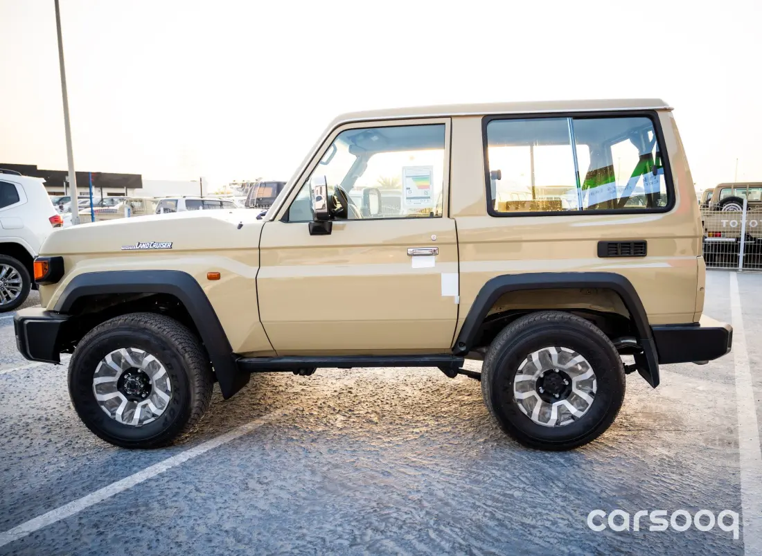 تويوتا لاند كروزر LC71 هارد طوب محرك 4.0L V6 موديل 2026 - بيج/بني للتصدير في دبي - Photo 9