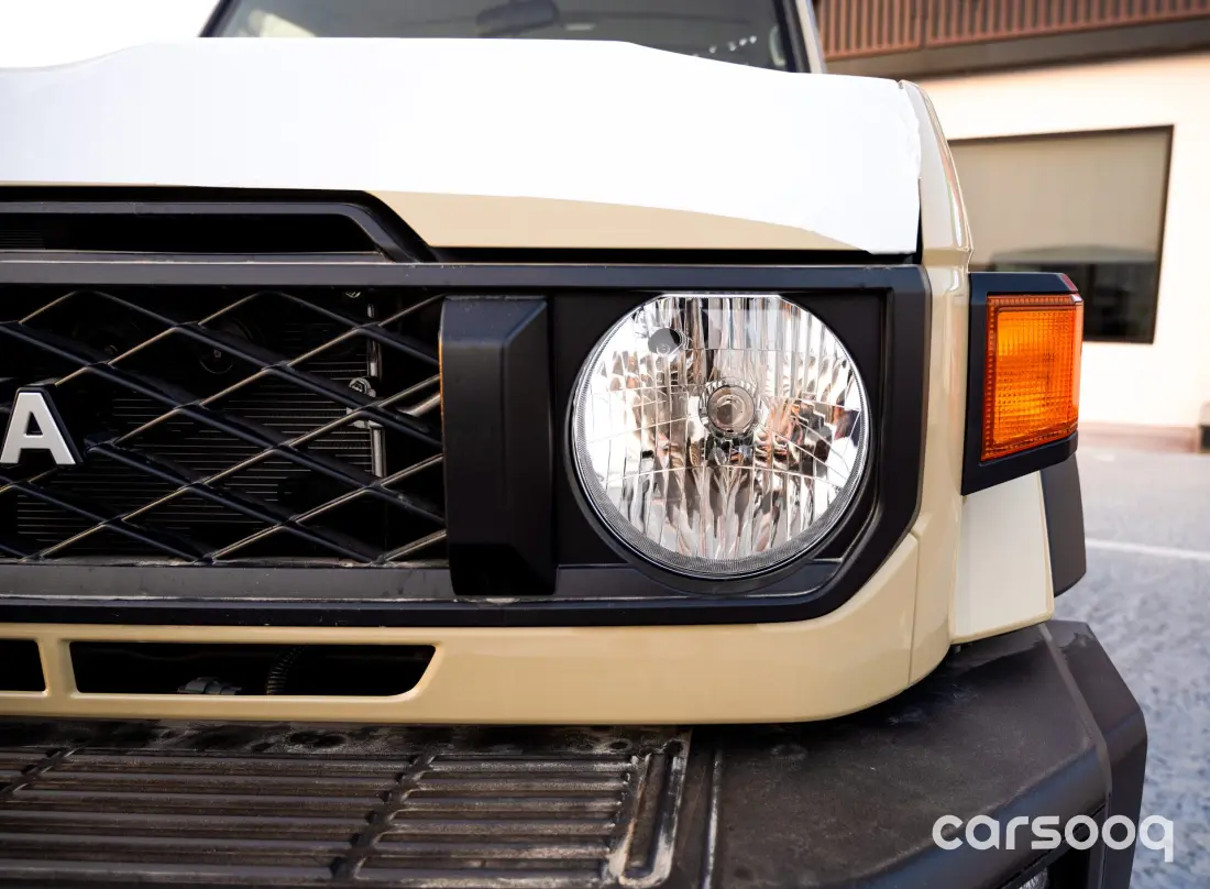 تويوتا لاند كروزر LC71 هارد طوب محرك 4.0L V6 موديل 2026 - بيج/بني للتصدير في دبي - Photo 12