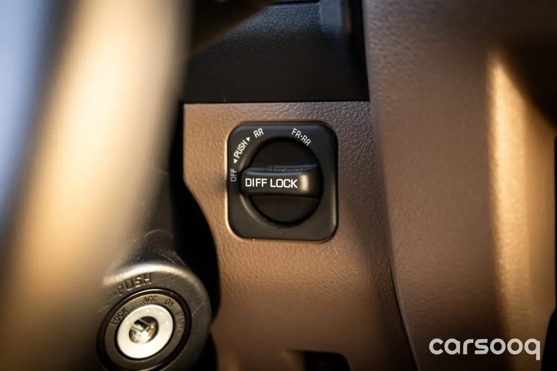 تويوتا لاند كروزر LC71 هارد طوب محرك 4.0L V6 موديل 2026 - بيج/بني للتصدير في دبي - Photo 21