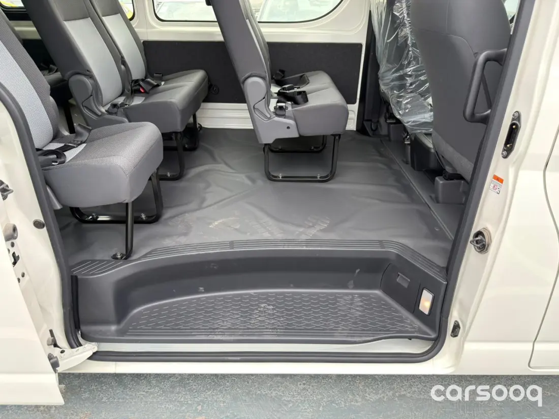 Toyota Hiace High Roof GL 2.8L Diesel 2026 Model - GCC Specs - White/Grey For Export in Dubai - Photo 12