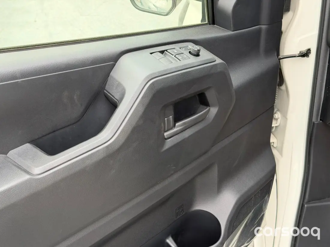 Toyota Hiace High Roof GL 2.8L Diesel 2026 Model - GCC Specs - White/Grey For Export in Dubai - Photo 17