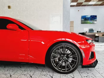 AED 2590/ MONTH - CHEVROLET CAMARO ZL1 6.2L SUPERCHARGED - 2017 - GCC - IMMACULATE CONDITION