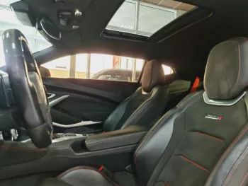 AED 2590/ MONTH - CHEVROLET CAMARO ZL1 6.2L SUPERCHARGED - 2017 - GCC - IMMACULATE CONDITION