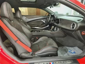 AED 2590/ MONTH - CHEVROLET CAMARO ZL1 6.2L SUPERCHARGED - 2017 - GCC - IMMACULATE CONDITION