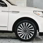 AED 3360/ MONTH - LINCOLN NAVIGATOR - 2018 - GCC -FULL OPTION - IMMACULATE CONDITION - Thumbnail 7