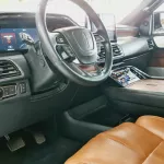 AED 3360/ MONTH - LINCOLN NAVIGATOR - 2018 - GCC -FULL OPTION - IMMACULATE CONDITION - Thumbnail 10