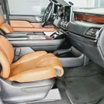 AED 3360/ MONTH - LINCOLN NAVIGATOR - 2018 - GCC -FULL OPTION - IMMACULATE CONDITION - Thumbnail 17