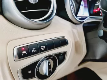AED 2375/ MONTH-MERCEDES GLC 250 AMG KIT-2018-GCC-FULLY LOADED-UNDER WARRANTY-IMMACULATE CONDITION