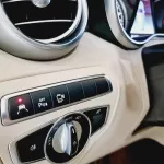AED 2375/ MONTH-MERCEDES GLC 250 AMG KIT-2018-GCC-FULLY LOADED-UNDER WARRANTY-IMMACULATE CONDITION - Thumbnail 10