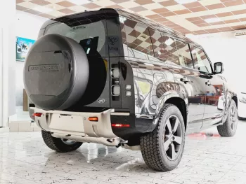 BRAND NEW 0 KMS- 2023 LAND ROVER DEFENDER X P400 - GCC - 5 YEARS WARRANTY + FREE SERVICE AT AL TAYER