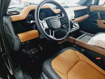 BRAND NEW 0 KMS- 2023 LAND ROVER DEFENDER X P400 - GCC - 5 YEARS WARRANTY + FREE SERVICE AT AL TAYER